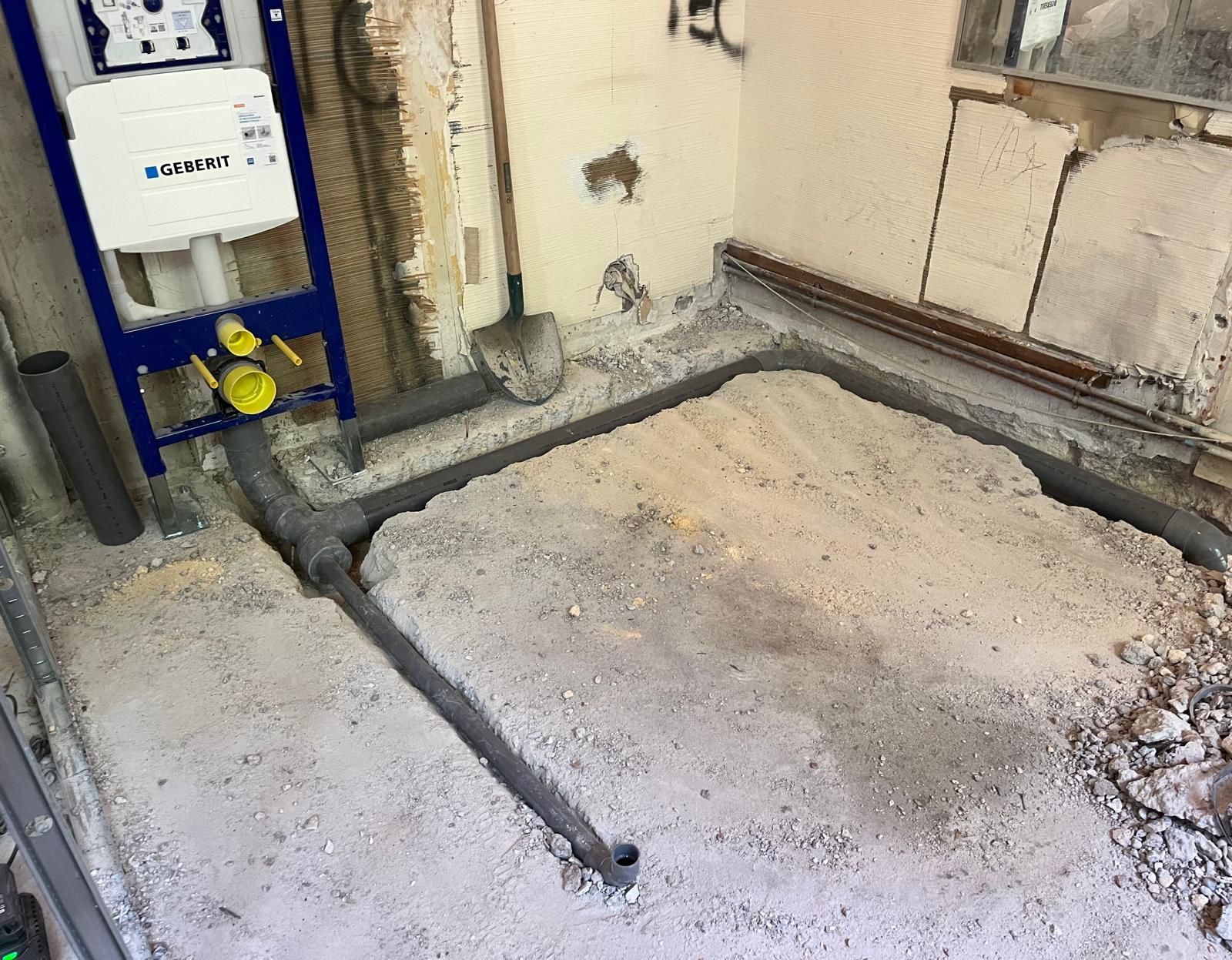 Création salle de bain avec évacuation et WC suspendu à Bordeaux